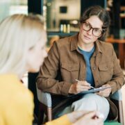 cand e cazul sa iti schimbi terapeutul shutterstock 2472001183