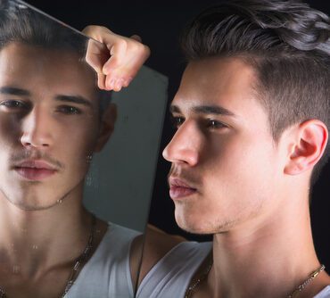 Cum să te ferești de narcisiști: sfaturi pentru a te proteja de relațiile toxice 8 cum sa te feresti de un narcisist shutterstock 220060498