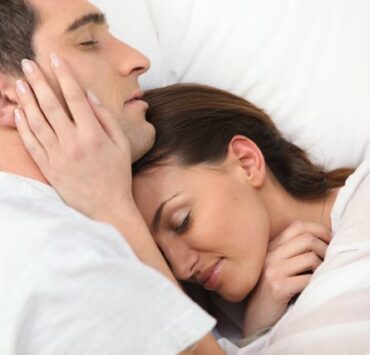 În pat cu DUȘMANUL(!?) (partea I) 7 in pat