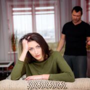 Rănile tatălui absent și impactul emoțional asupra fiicelor 10 ranile tatalui absent shutterstock 1281106048