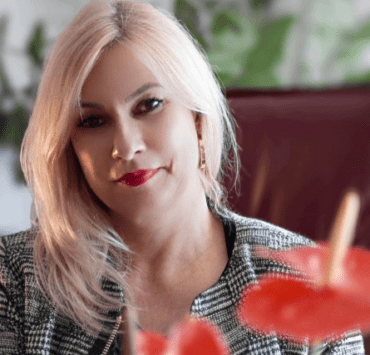 Dana Giurginca: Unii absentează la propria lor viață! 10 Dana Giurginca coperta noiembrie