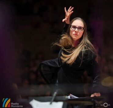 100% Mozart cu Simona Strungaru, solistă și dirijoare, alături de Orchestra de Cameră Radio 8 Simona Strungaru foto Cristian Barcan 2