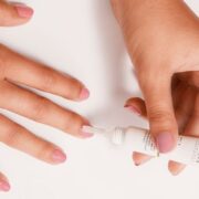 nail and cuticle coperta