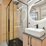 Cum sa alegi oglinda perfecta pentru baia ta