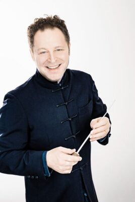 John Axelrod Standing foto Istvan Kohan