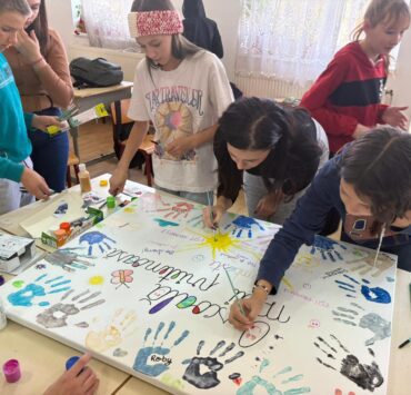 Creativitatea luptă împotriva violenței 8 copii scoli 2