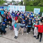 Ambasadoarea Ecotron Vero Caliman si copii sustinatori ai reciclarii