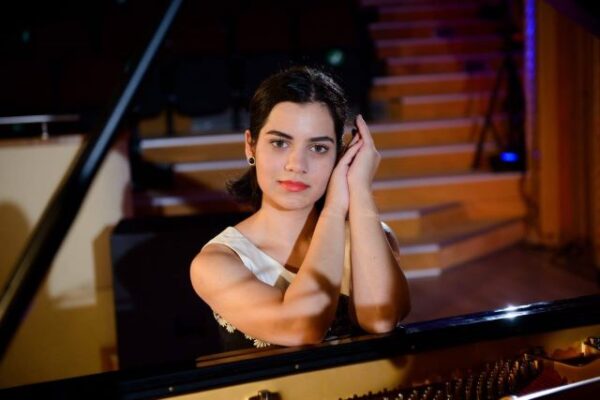 Seria Candleglow Castle Concerts continuă în 2025 la castelul Kálnoky din Micloșoara 4 Diana Ichim pianista