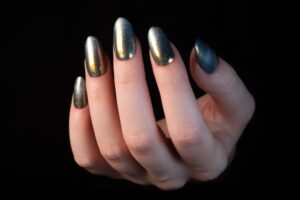 Unghiile ca manifest al identității: eleganță și creativitate, tendințele anului 2025 4 shutterstock 2557882099