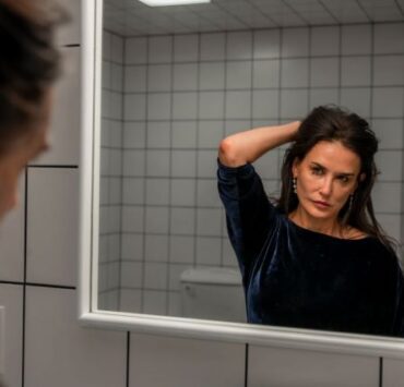 "The Substance" cu Demi Moore, acum în cinematografele din România! 9 substanta coperta