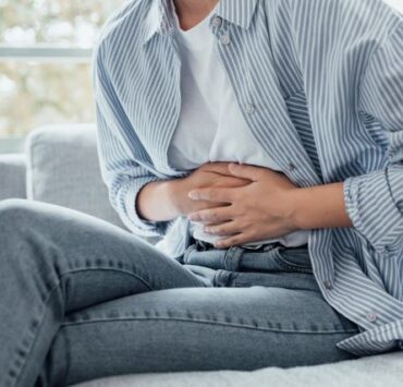 femeie cu durere de burta 2473263261