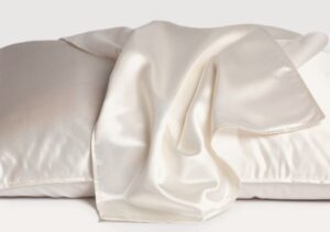 Mătasea. Eleganţa și beneficiile unui material nobil pentru piele și păr 3 perna 2