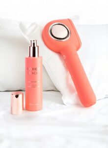 FOREO lansează PEACH™ 2 Pro Max 5 M Peach 2 Pro Max Lifestyle Still 01 1