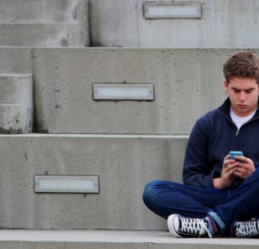 Manosfera și adolescența digitală – De ce nu ne cunoaștem copiii în 2025 7 Untitled design 2025 04 02T090011.420