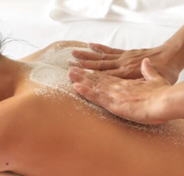 Scrub, gommage, periaj uscat și nămol – e vremea pentru o reînnoire a pielii 9 scrub