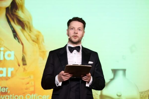 Vocea nu cere scuze. Mihai Crăciun și puterea de a convinge fără a striga 4 Mihai Craciun poza interviu