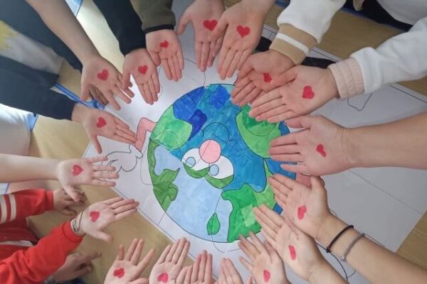 PACT: „Planeta Albastră Contează pe Tine!” 3 PACT 3 1 rotated