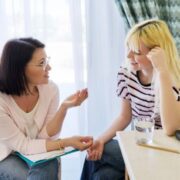 cui ii plac despartirile