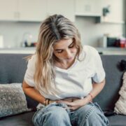 tanara cu durere burta 2550714851