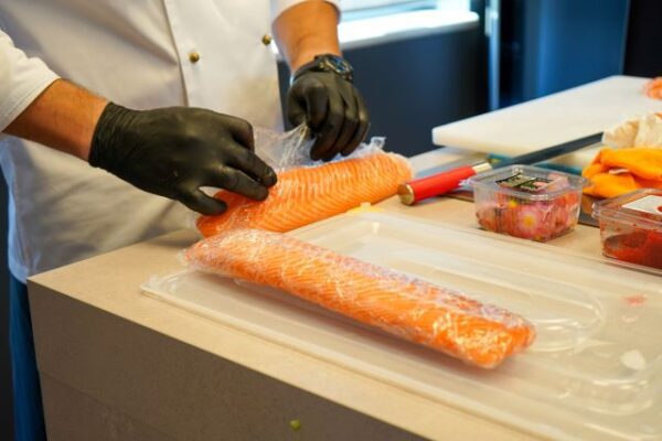 Analiză Glovo - România ocupă locul 1 în Europa de Sud-Est la cererea de sushi 3 Ziua internationala a sushi ului 4