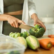 femeie mancare sanatoasa 2515357235