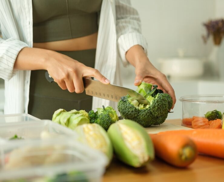 femeie mancare sanatoasa 2515357235