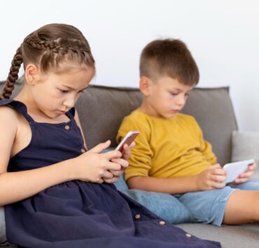 70 dintre copiii in varsta de 10 ani detin un smartphone