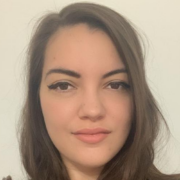 Iulia Izină: Te văd. Sunt aici. Și e suficient pentru început.