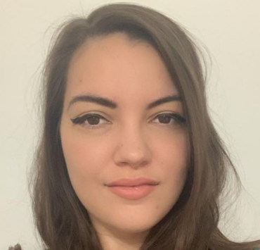 Iulia Izină: Te văd. Sunt aici. Și e suficient pentru început. 8 Iulia Izină: Te văd. Sunt aici. Și e suficient pentru început.