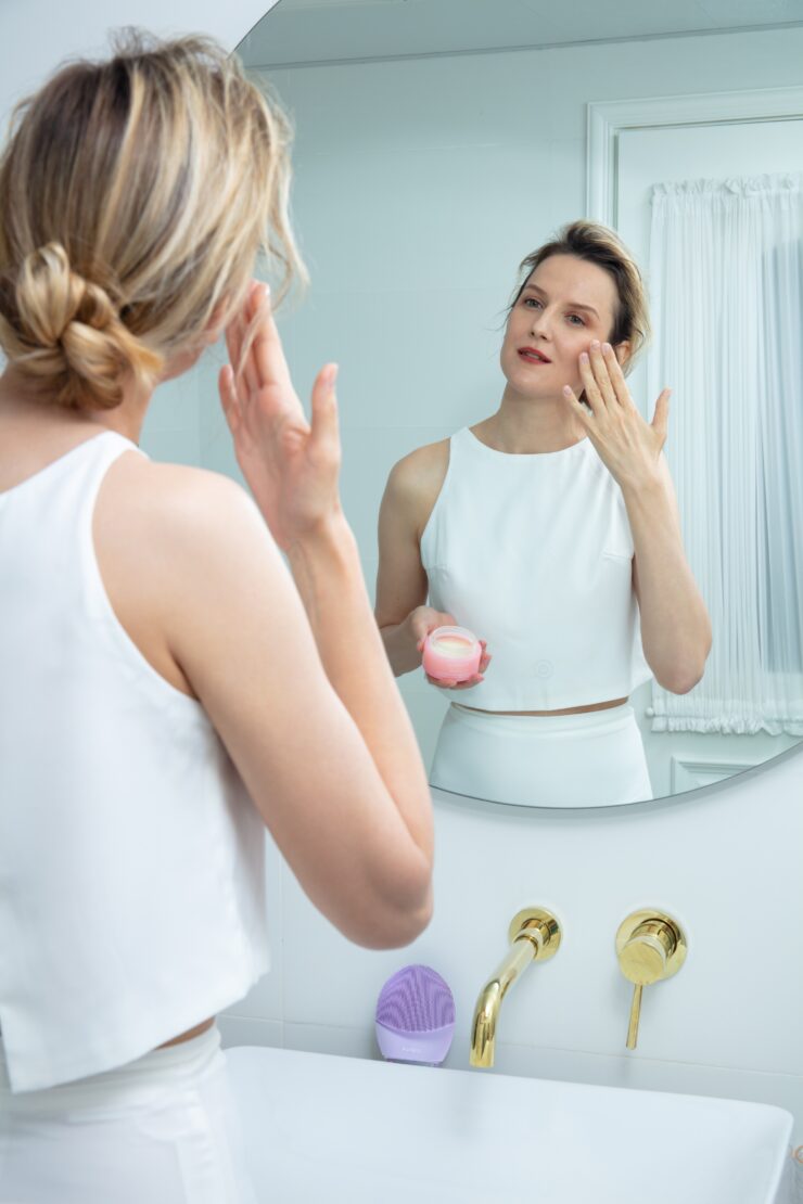 M LUNA Ultra Nourishing Cleansing Balm Lifestyle02