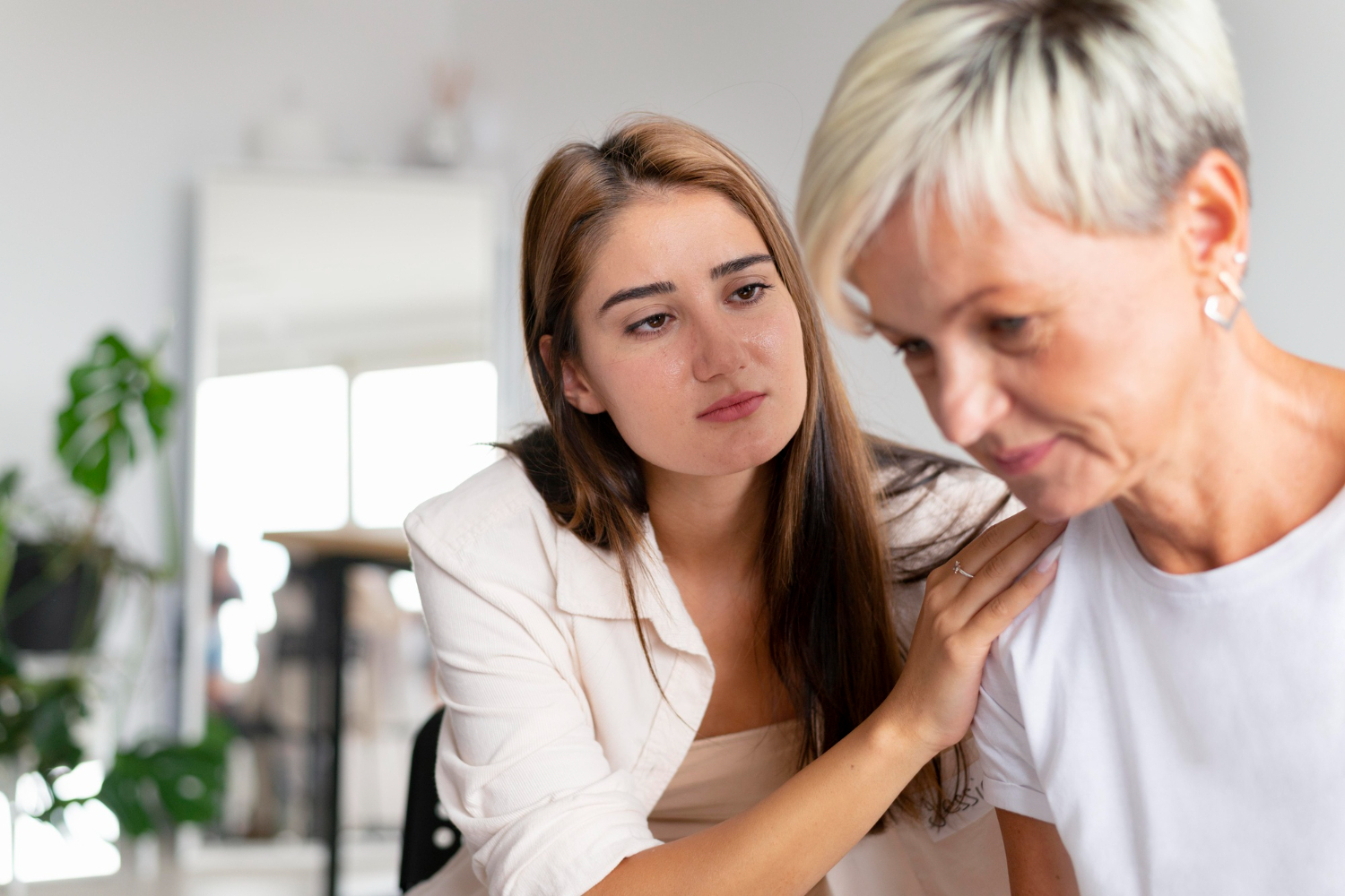 Mama anxioasă, fiica neliniștită — cum ne modelăm una pe cealaltă 1 anxietate fiica mama