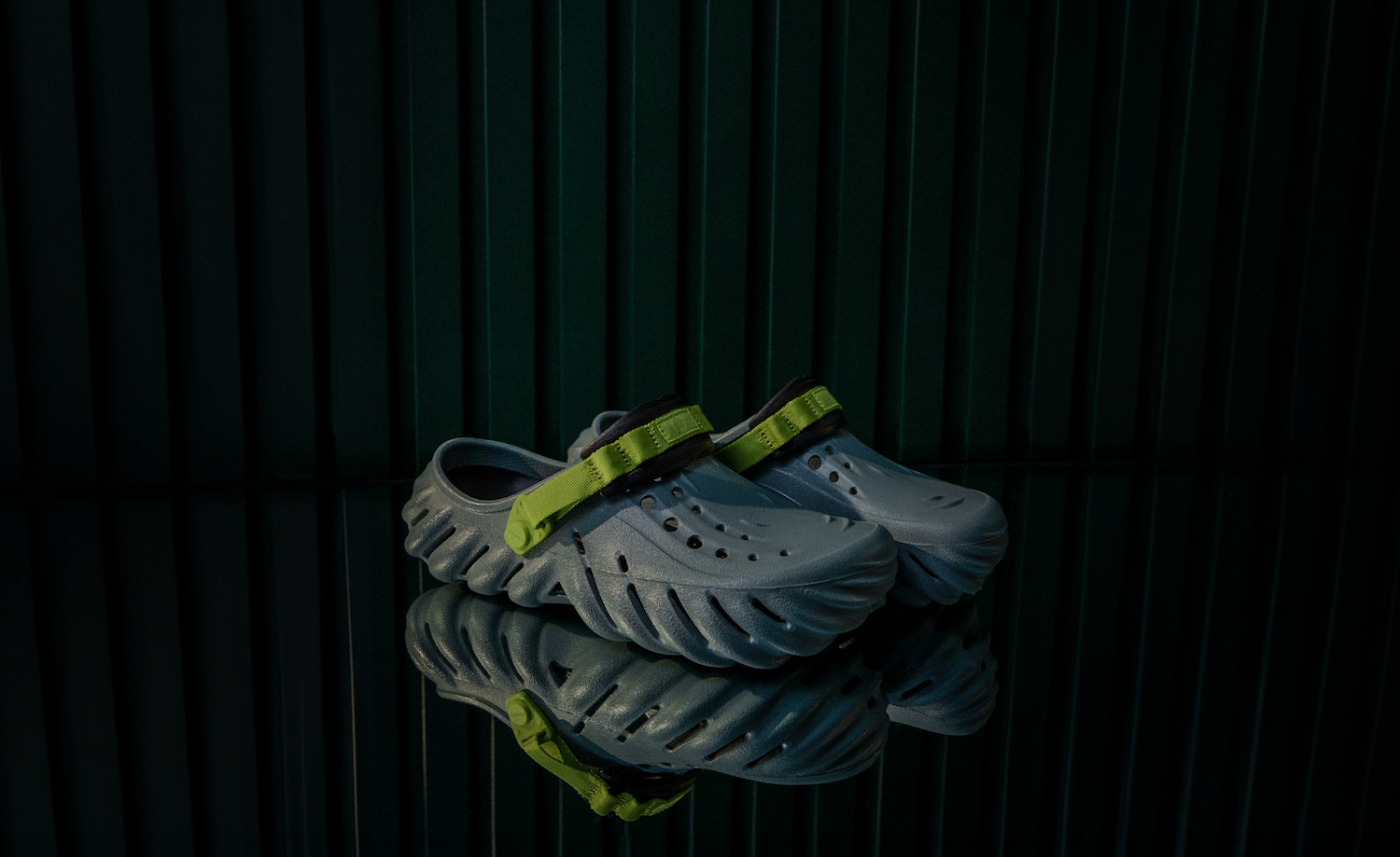 Final de vară în pași statement Crocs Echo Clog, între stil urban și confort absolut 1 Crocs Echo Clog 1