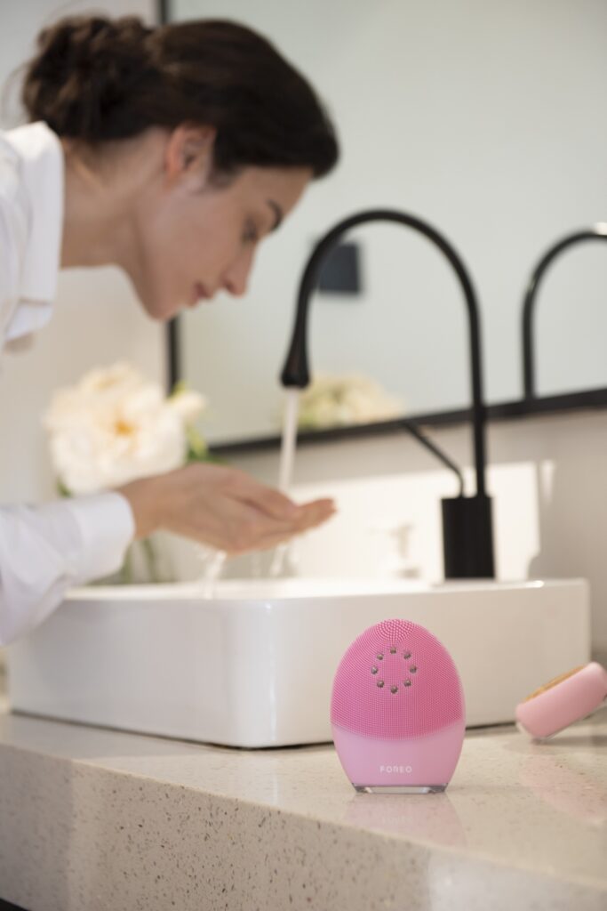 M 05 FOREO LUNA 4 plus Normal Bathroom