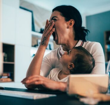 Burnout și oboseala parentală: cum echilibrăm iubirea și autonomia