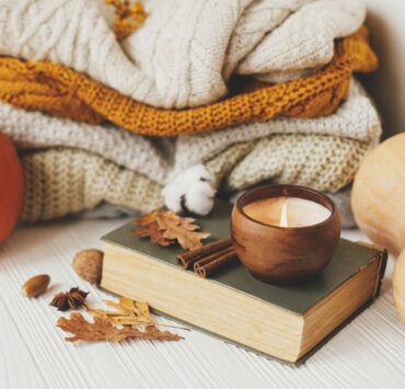 Cașmir, dovleac și smochine: aromele must-have ale toamnei în lumânări parfumate