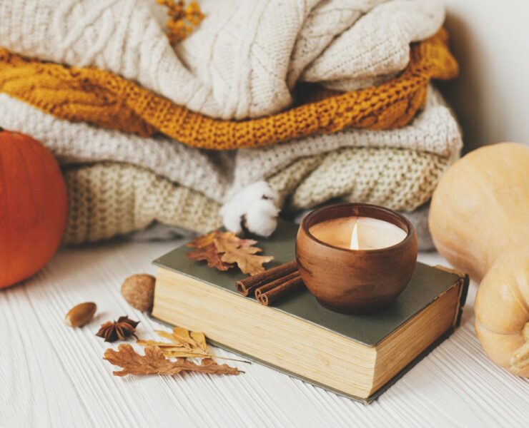 Cașmir, dovleac și smochine: aromele must-have ale toamnei în lumânări parfumate