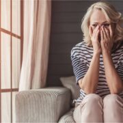 Cum sa intelegi si sa vindeci rusinea prin psihoterapie si compasiune