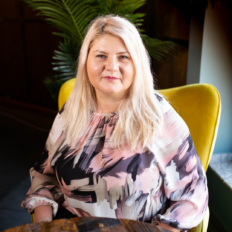 Laura Negoiță, doctor în psihologie, consilier în carieră, psiholog clinician, psihoterapeut și supervizor