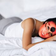 Pete pigmentare? Terapia cu lumină roșie schimbă regulile jocului 11 Pete pigmentare? Terapia cu lumină roșie schimbă regulile jocului