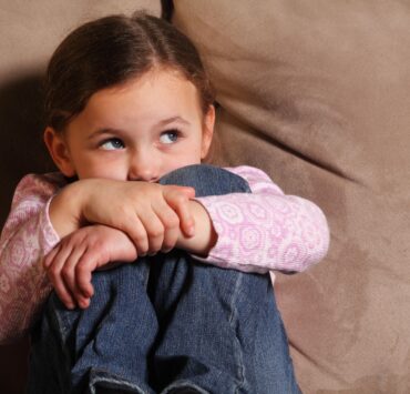 Trauma copilului crescut lângă alcool: urme invizibile și drumul spre vindecare