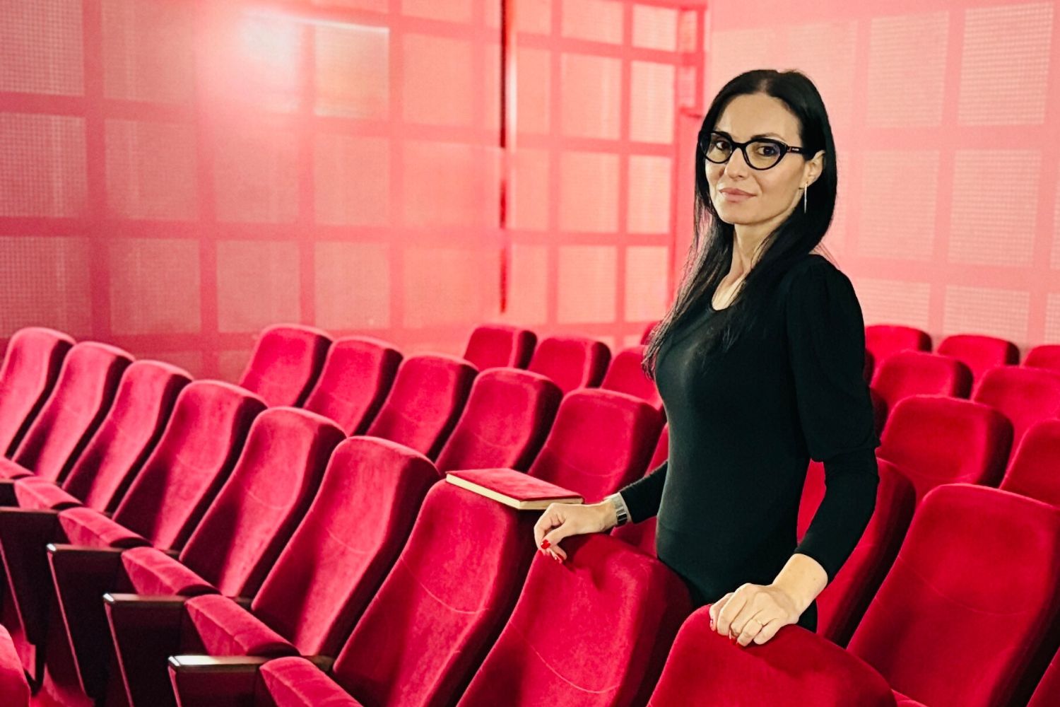 Ana Tatu despre curiozitate, prezență și meseria de a asculta 1 Ana Tatu despre curiozitate, prezență și meseria de a asculta