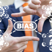 Cele mai comune tipuri de bias cognitiv și cum să le recunoști 13 Cele mai comune tipuri de bias cognitiv și cum să le recunoști
