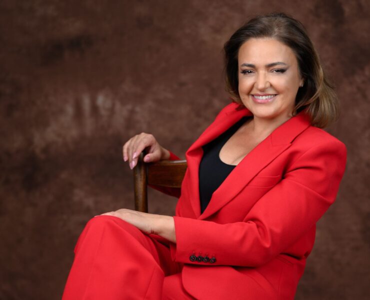 Cristina Bâtlan: Autoarea propriei povești este femeia care știe că azi are întotdeauna o pagină albă.