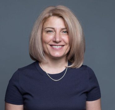 Cristina Schmidt și arta de a rescrie poveștile de familie