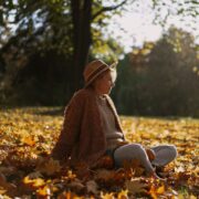 Cum să-ți resetezi mintea și să eviți epuizarea de toamnă