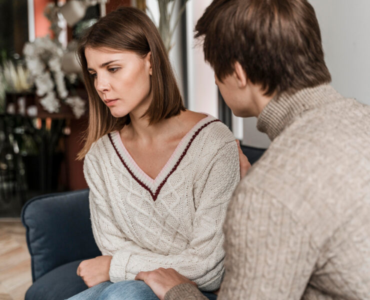 De ce ne atrag bărbații aroganți: ce rană ascund și cum rupi tiparul în iubire