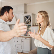 Escaladarea conflictului în cuplu: cum transformăm tensiunea în înțelegere și apropiere