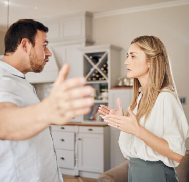 Escaladarea conflictului în cuplu: cum transformăm tensiunea în înțelegere și apropiere