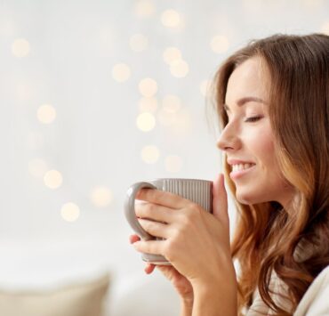 Nespresso invita iubitorii de cafea sa celebreze magia pregatirilor de sarbatori cu noua colectie festiva