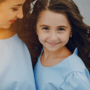 Parentificarea povara nevăzută a copilului care devine adult prea devreme